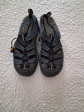 KEEN Mens Black and Yellow Closed-Toe Sandals